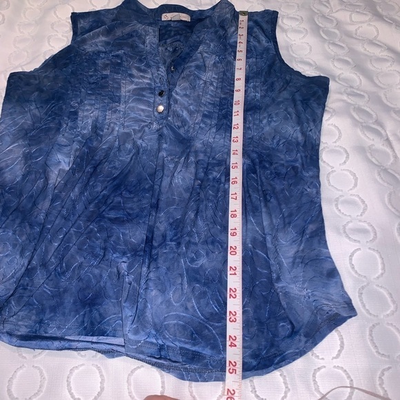C/B Blue Tie-Dye Sleeveless Blouse - Size Medium - Picture 7 of 7